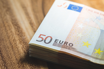 寻求持有判决书之债权追讨者